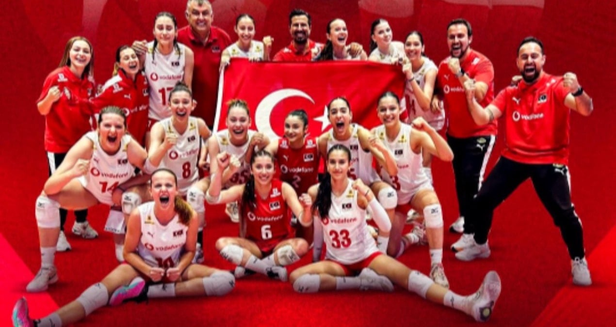 <p><strong>Filenin Genç Sultanları Tarih Yazdı: U16 Kız Millilerimiz Avrupa İkinciliği ve Gümüş Madalya Kazandı!</strong></p> 1 Filenin Genç Sultanları Tarih Yazdı: U16 Kız Millilerimiz Avrupa İkinciliği ve Gümüş Madalya Kazandı!