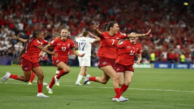 Avrupa Kadınlar Futbol Şampiyonası'nda Çeyrek Final Müthiş! Şampiyonluk Yolunda Hangi Takımlar Yarışacak? 1 Avrupa Kadınlar Futbol Şampiyonası'nda Çeyrek Final Müthiş! Şampiyonluk Yolunda Hangi Takımlar Yarışacak?