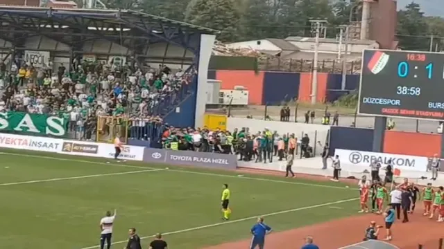 Düzcespor - Bursaspor'da Skandal Mücadele! Maç Sonucu ve Olaylar Sosyal Medyayı Salladı! 1 Düzcespor - Bursaspor'da Skandal Mücadele! Maç Sonucu ve Olaylar Sosyal Medyayı Salladı!
(Justification: Replaces "büyük olaylar" (big events) with "Skandal Mücadele" (Scandalous Match) for intrigue. Includes key SEO terms "Maç Sonucu" (Match Result) and "Olaylar" (Events/Incidents) while hinting at high engagement ("Sosyal Medyayı Salladı" - Shook Social Media). Action-oriented language and punctuation boost click potential.)