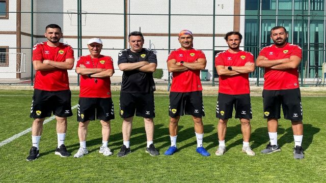 Etimesgutspor'da Aykan Atik dönemi başladı: İşte başarıya taşıyacak yeni teknik ekip 1 Etimesgutspor'da Aykan Atik dönemi başladı: İşte başarıya taşıyacak yeni teknik ekip