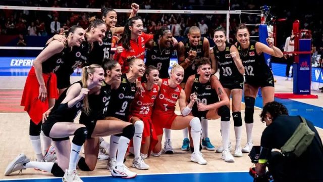 Filenin Sultanları 2025 VNL Çeyrek Finalinde Japonya'ya 3-2 Mağlup Oldu! 17 Filenin Sultanları 2025 VNL Çeyrek Finalinde Japonya’ya 3-2 Mağlup Oldu!