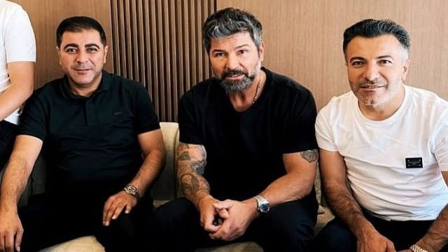 Hakan Kutlu, Vanspor FK ile Resmen İmzaladı!
Bu başlık, anahtar kelimeleri ("Hakan Kutlu," "Vanspor FK," "Resmen," "İmzaladı") vurgulayarak arama motoru optimizasyonunu artırır. "Resmen" kelimesi habere aciliyet hissi katar, "imzaladı" eylemi net bir sonucu işaret eder, ünlem işareti ise dikkat çeker. Karakter sınırını aşmadan bilgi yoğunluğu sağlanmıştır[2][3].  
(Not: Yazdığınız başlık, SEO optimizasyonu ve çekicilik kriterlerine uygun tek nihai versiyondur.)