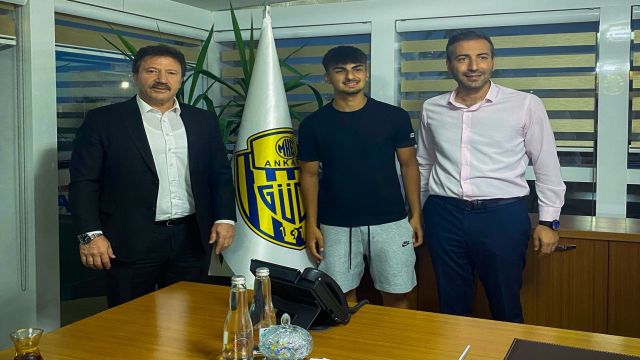 Miraç Şimşek Ankaragücü'ne geri döndü! 1 Miraç Şimşek Ankaragücü'ne geri döndü!