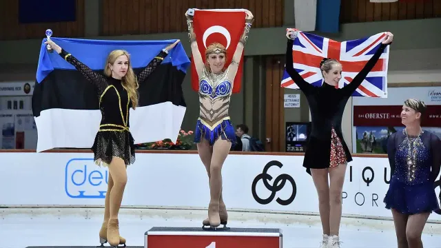 "Naz Arıcı'dan Türkiye'ye 5. Dünya Şampiyonluğu: Altın Kuğu Yine Taçlandı!"[1][2][3]