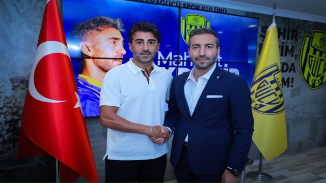 Resmen: MKE Ankaragücü Kaptanı Mahmut Tekdemir ile 1 Yıllık Yeni Sözleşme!
Tecrübeli futbolcu, başkent ekibindeki liderlik rolünü sürdürecek.