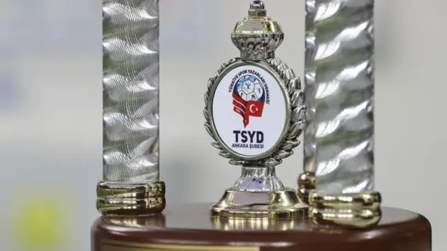 <p><strong>TSYD Ankara Kupası'nda Tarih Değişikliği: Gençlerbirliği - Ankaragücü Mücadelesi 1 Ağustos'a Alındı!</strong></p> 1 TSYD Ankara Kupası'nda Tarih Değişikliği: Gençlerbirliği - Ankaragücü Mücadelesi 1 Ağustos'a Alındı!