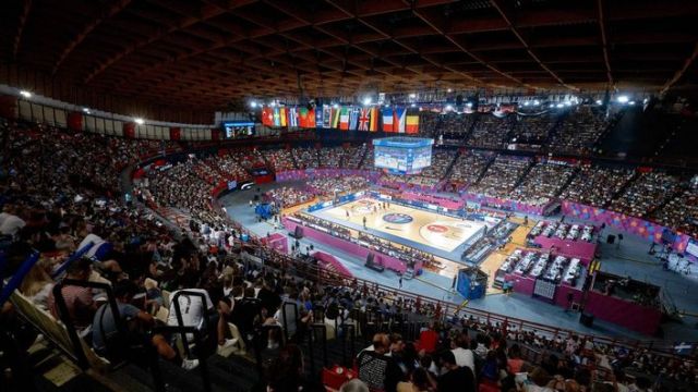 <p><strong>Türkiye-Yunanistan EuroBasket Maçında Tarihi Seyirci Rekoru: 10 Bin 503 Kişi!</strong></p> 8 Türkiye-Yunanistan EuroBasket Maçında Tarihi Seyirci Rekoru: 10 Bin 503 Kişi!