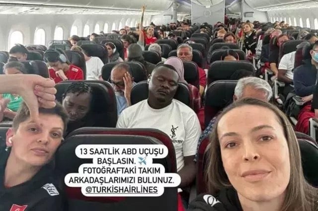 Filenin Sultanları ekonomi sınıfında yolculuk yaparken