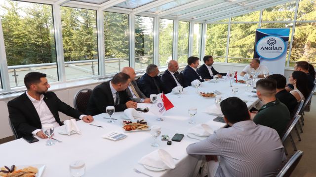 <p><strong>ANGİAD, Ankaragücü'ne Dev Forma Desteğiyle Taraftarları Sevindirdi!</strong> </p>
<p><strong>Son Dakika: ANGİAD'dan Ankaragücü'ne 440 Formalık Destek</strong> </p>
<p><strong>Ankaragücü'ne Süpriz Destek: ANGİAD 440 Forma Bağışladı!</strong> </p>
<p><strong>ANGİAD'ın Ankaragücü'ne 440 Forma Katkısı Taraftarlara Umut Oldu</strong> </p>
<p><strong>Ankaragücü'ne 440 Formalık Destek: ANGİAD'dan Kulübe Anlamlı Jest</strong> </p>
<p><strong>Sarı-Lacivertli Ekibe Büyük Destek: ANGİAD 440 Forma Satın Aldı!</strong></p> 1 ANGİAD, Ankaragücü'ne Dev Forma Desteğiyle Taraftarları Sevindirdi!
Son Dakika: ANGİAD'dan Ankaragücü'ne 440 Formalık Destek
Ankaragücü'ne Süpriz Destek: ANGİAD 440 Forma Bağışladı!
ANGİAD'ın Ankaragücü'ne 440 Forma Katkısı Taraftarlara Umut Oldu
Ankaragücü'ne 440 Formalık Destek: ANGİAD'dan Kulübe Anlamlı Jest
Sarı-Lacivertli Ekibe Büyük Destek: ANGİAD 440 Forma Satın Aldı!