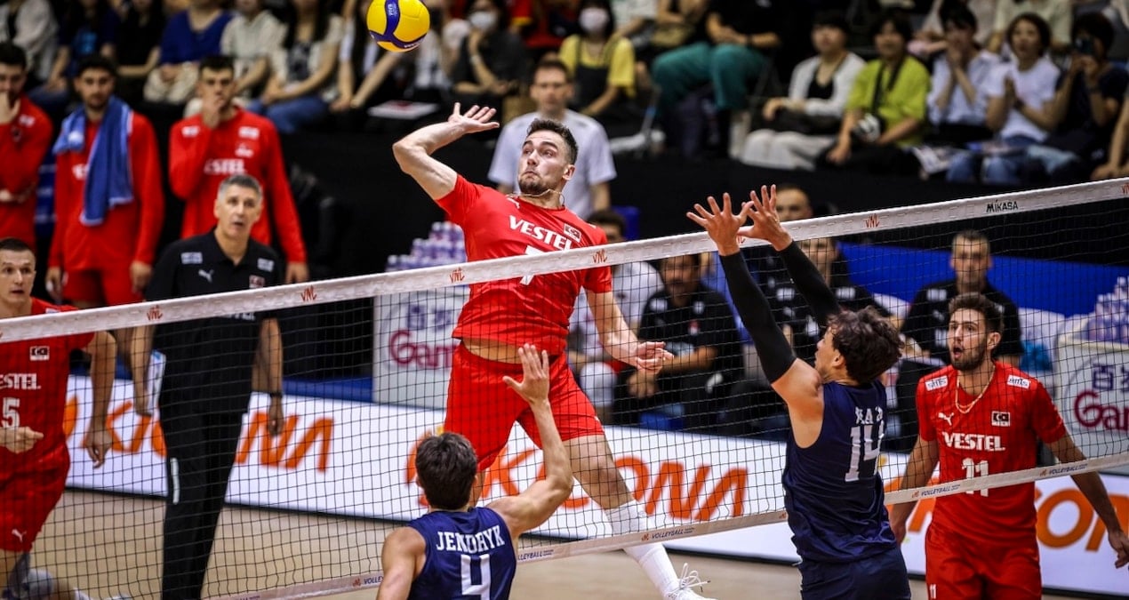 Filenin Efeleri ABD’ye Şok Yenildi! Voleybolda Kritik Maçın Sonuçları 16 Filenin Efeleri ABD’ye Şok Yenildi! Voleybolda Kritik Maçın Sonuçları